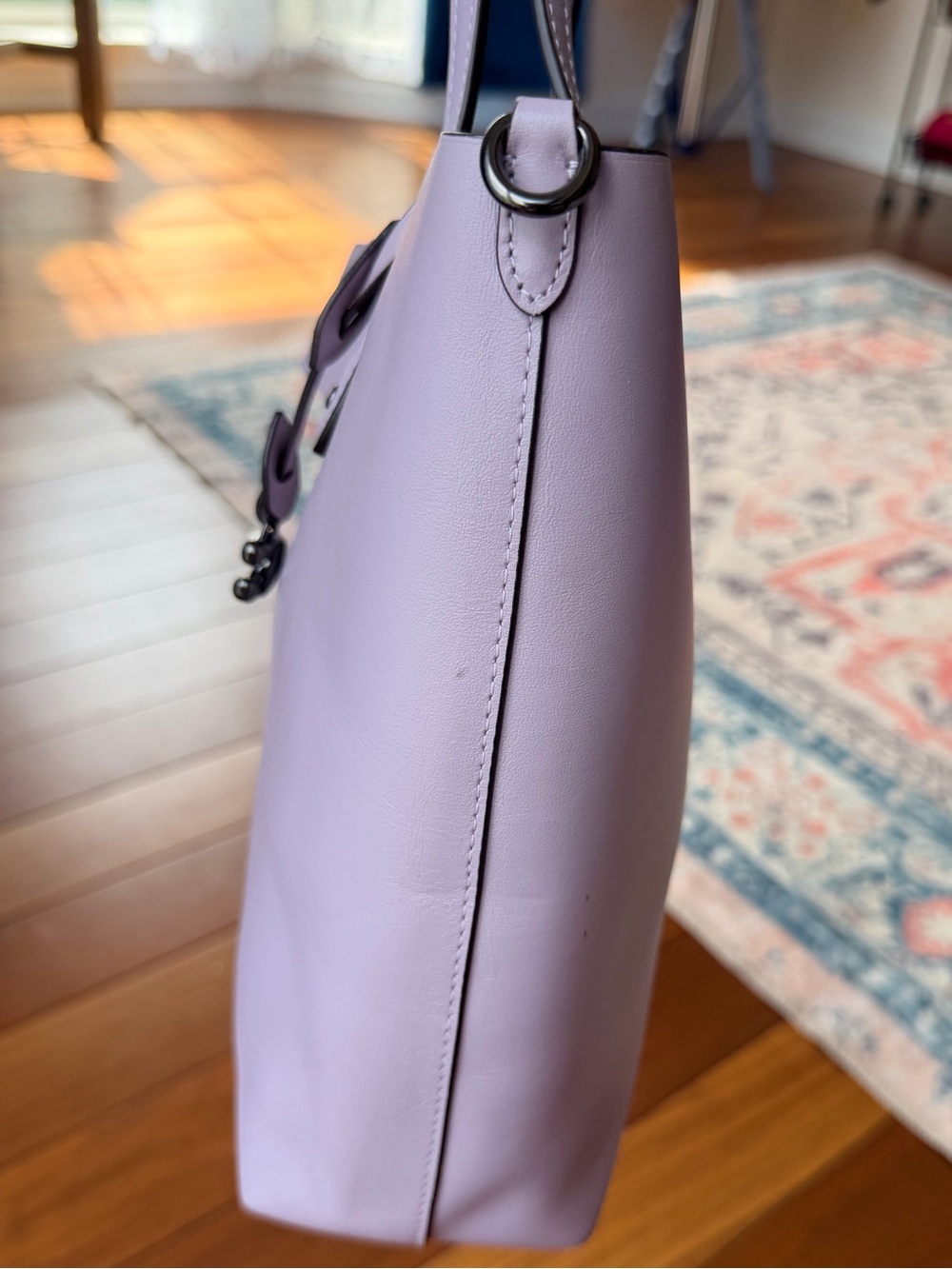 Coach Central Shopper. Crafted from refined calf double-face leather. - Picture 5 of 10